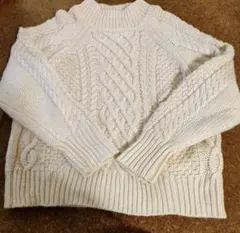 ホワイト ケーブルニットセーター 長袖