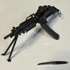 ホットトイズ　ファルコン&ウィンターソルジャー　バッキーの大型マシンガンとナイフのサムネイル