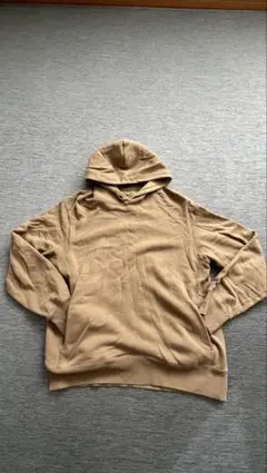 ベージュ パーカー