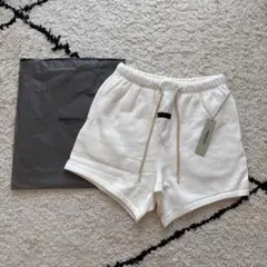 ESSENTIALS FEAR OF GOD ホワイトスウェットショートパンツのサムネイル