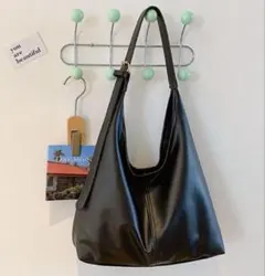 調節可能 ショルダーバッグ トートバッグ 黒バッグ 無地 レザー調 大容量