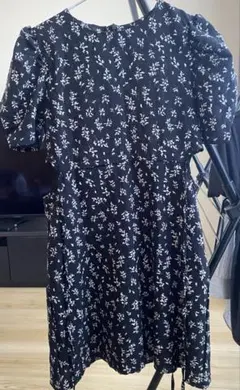 黒　花柄ワンピース 半袖　韓国