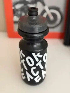 ウォーターボトル FACTOR ブラックのサムネイル