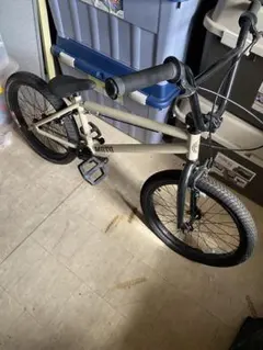 自転車 BMX KINK キンク 16インチ 完成車 グレー ホワイト 子供用 自転車 BMX KINK キンク 16インチ 完成車 グレー ホワイト 子供用