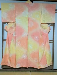 イエローとコーラルピンク系の花柄小紋 身丈157cm 正絹 袷