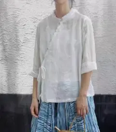 【新品】ブラウス Vネック フラワーパターンフリル 柔らかくて 綺麗め