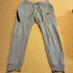 NIKEテックズボンのサムネイル