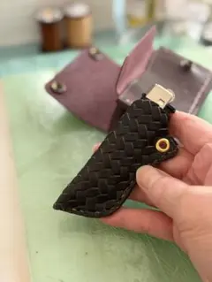【本革】ライターケース 型押しレザー ハンドメイド 黒 イントレチャート風