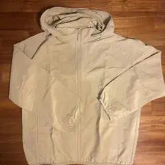 ほぼ未使用　UNIQLO ポケッタブルナイロンパーカー　140 ベージュ