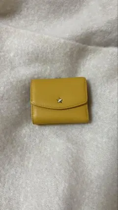 Niko and…イエロー 三つ折り財布 星型金具付き