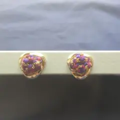 紫とピンクのスタッドイヤリング