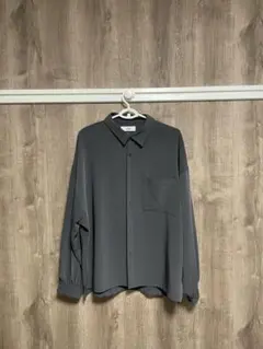 Loose グレー 長袖シャツ ポケット付き