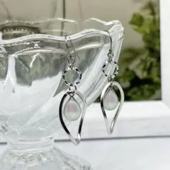 NO.97 ハンドメイドピアス　シンプルメタルパーツ　パール風しずく