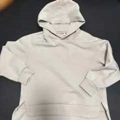 GU キッズ　ベージュ　パーカー　トレーナー　140センチ