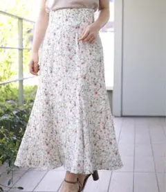 新品　ストロベリーフィールズ フレア　フラワー　スカート　日本製　　小花柄