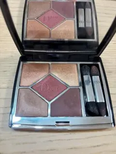 Diorアイシャドウパレット　サンククルール クチュール　689 MITZAH