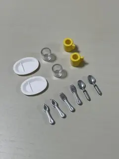 シルバニアファミリー　食器類12個　コップ　マグカップ　お皿　スプーン　フォーク
