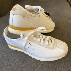 Nike ホワイト/イエロー スニーカー