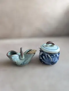 白鷺の絵柄の陶器製爪楊枝入れと薬味入れ
