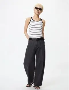 UNIQLO ユニクロ　バギーカーブジーンズ ダークグレー 24 黒