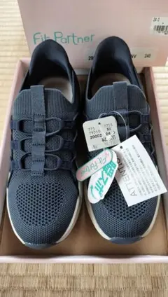 ネイビー スニーカー