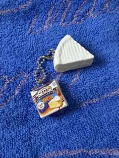 雪印北海道100 カマンベールチーズ ミニチュアキーホルダー