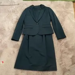 スカートスーツのサムネイル