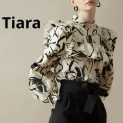 【ティアラ】パフスリーブ　シャーリング　ボリューム袖　フリル　ブラウス　長袖