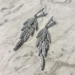 シルバーの葉型 クリスタルピアス