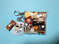 ガチャ詰め風ポーチ　キャンディーバッグキーホルダー　白くまカフェ①