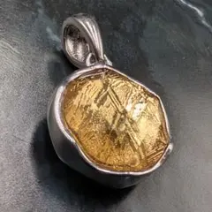 琥珀 ネックレストップ ペンダントトップ K18 刻印 重量約3.6g - メルカリ
