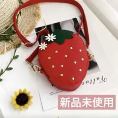 新品　キッズバッグ　可愛い　いちごポシェット　ショルダーバッグ　イチゴ型　赤