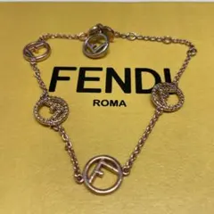m*に様 FENDI エフイズ　ロゴモチーフ ブレスレット ゴールド