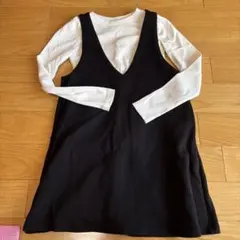 美品　GU 黒Vネックジャンバースカートと白長袖トップスセット