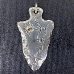 ARIZONA FREEDOM 廃盤 K18 太陽神 唐草 タタキ矢尻ペンダント