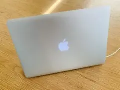【美品】Apple MacBook Air (Early 2015) シルバー
