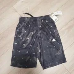 新品　adidas 迷彩柄 ハーフパンツ 140cm