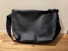 【ほぼ未使用】meltum M LEATHER MESSENGER BAGのサムネイル