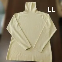 クリーム色 タートルネックセーター 長袖