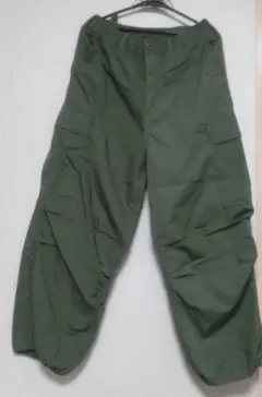 GU ワイドカーゴパンツ S カーキ色