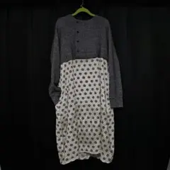 値下中★mint designs ワンピース　バラ　グレー　スウェットのサムネイル