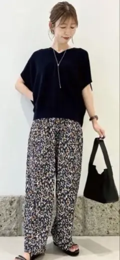 アーバンリサーチドアーズ　フラワープリント ドライタッチリラックスパンツ