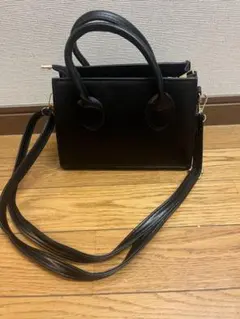 ブラックハンドバッグ 取り外し可能ショルダーストラップ付き