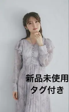 【新品タグ付き】ラインフラワープリントシャーリングプリーツワンピース