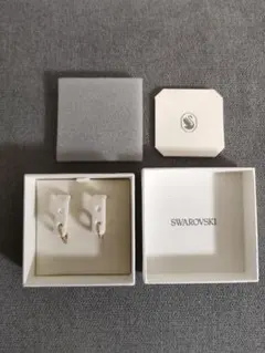 【新品未使用】SWAROVSKI Matrix ピアス ホワイト ローズゴールド