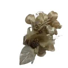ゴールド 花モチーフ ブローチ　コサージュ