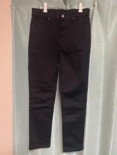 UNIQLO/ユニクロ　スキニーテーパードパンツ黒