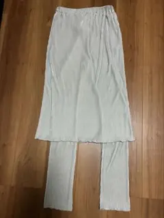 KBF+ プリーツパンツ スカンツ　シルバー
