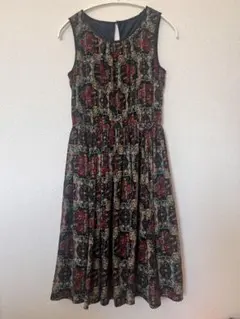 Lois CRAYON 花柄ノースリーブひざ丈ワンピース