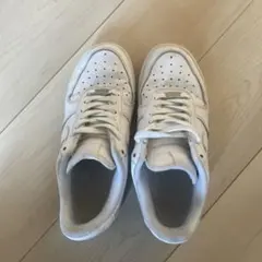 NIKE AIR FORCE 1 ホワイト スニーカー